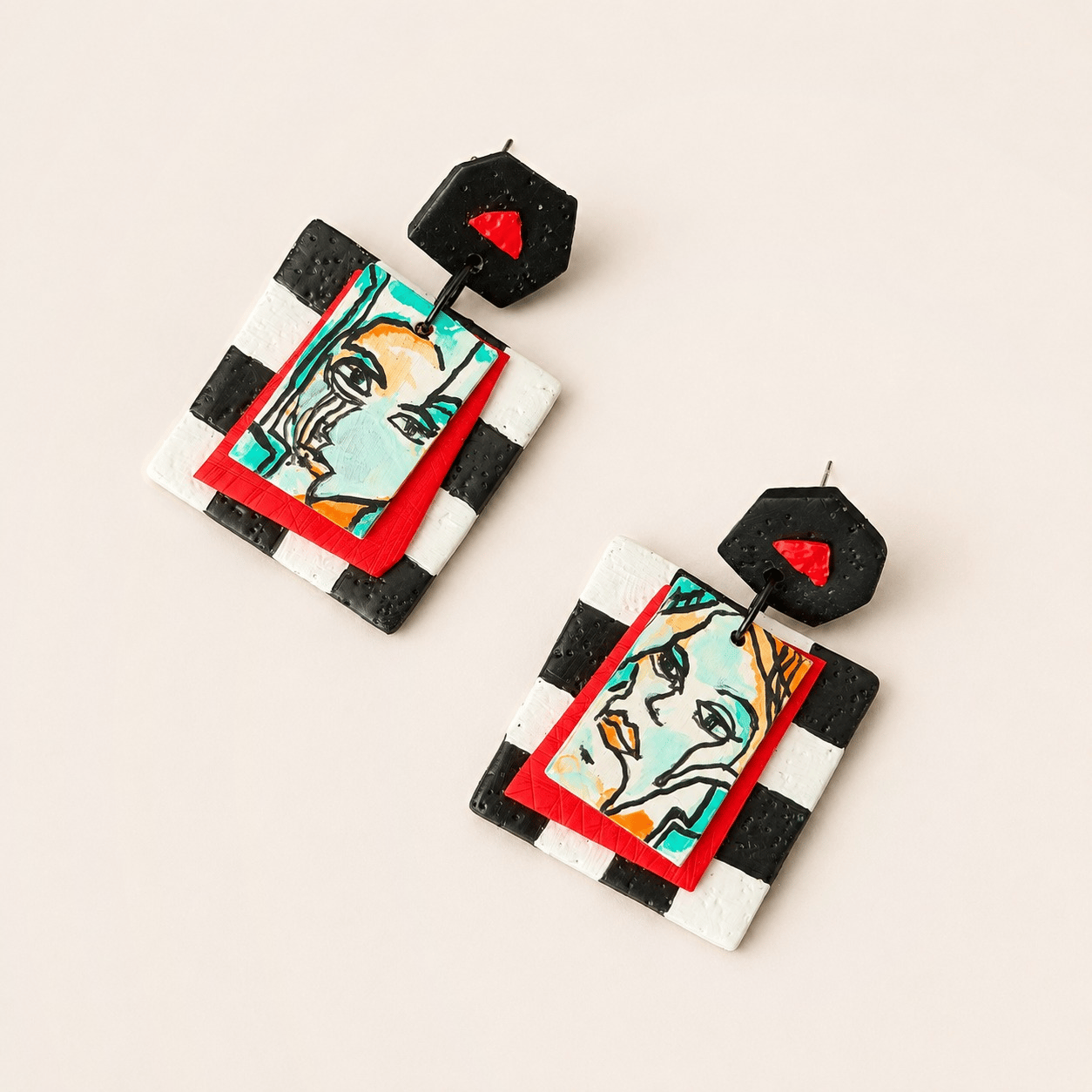 Pictura — Black/Red — Product view